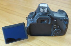Canon EOS 60D mit geöffneten LCD Display