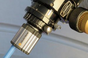 Das SkyRis Videomodul am Teleskop mit einem 2“/1¼“ Adapter an einem 2“ Oku-larauszug.