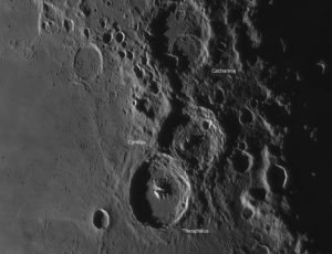 Das Kratertrio Theophilus, Cyrillus und Catharina, © 2019 by W. Paech+F. Hofmann – Camäleon Observatory, Namibia
