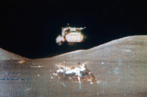 Life übertragenes Fernsehbild vom Rückstart Apollo 17 in die Mondumlaufbahn zur Kopplung an das Kommandomodul, @NASA