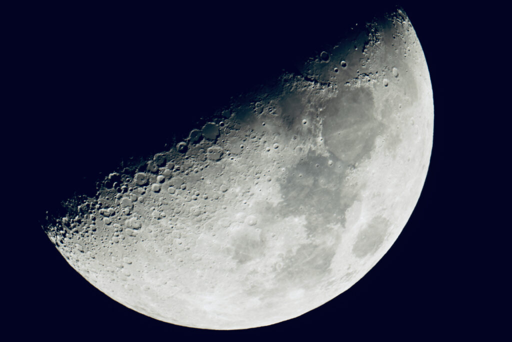 Mond, 1.Viertel aufgenommen mit Celestron Edge HD 8 - Armin Thier